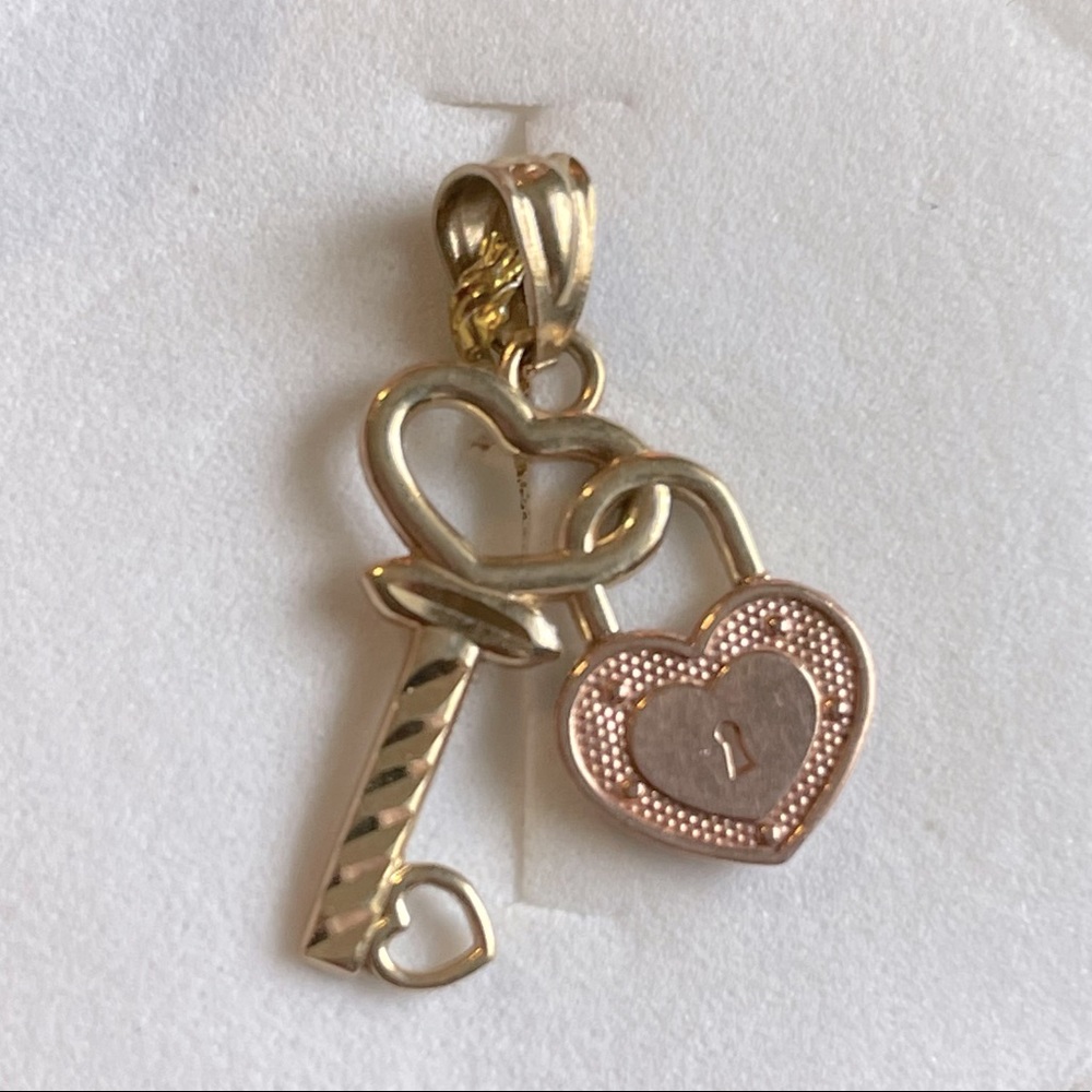 14k Key and Heart Lock Pendant